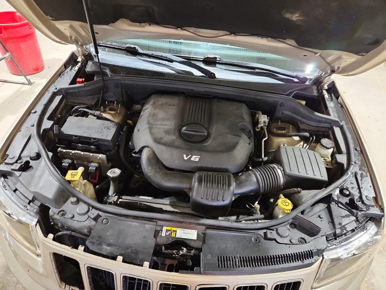 2015 JEEP GRAND CHEROKEE LAREDO photo 23