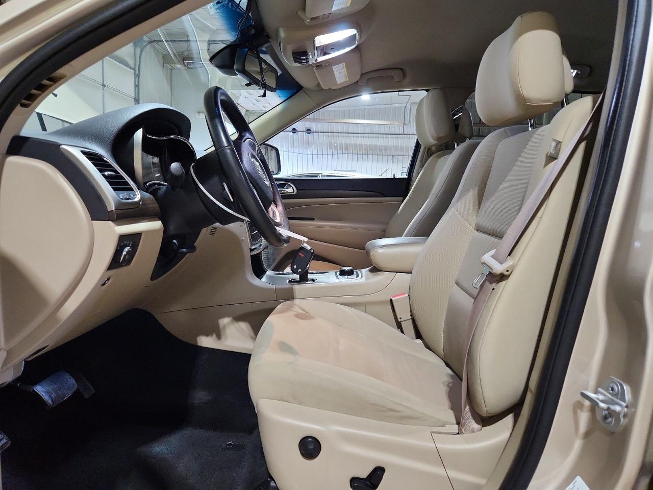 2015 JEEP GRAND CHEROKEE LAREDO photo 13