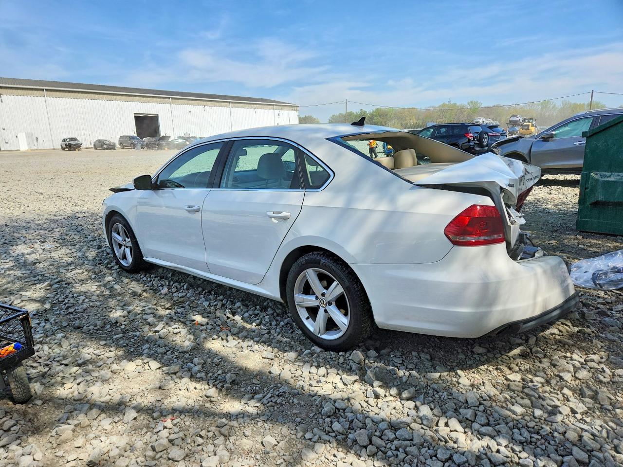 2015 VOLKSWAGEN PASSAT SE photo 3