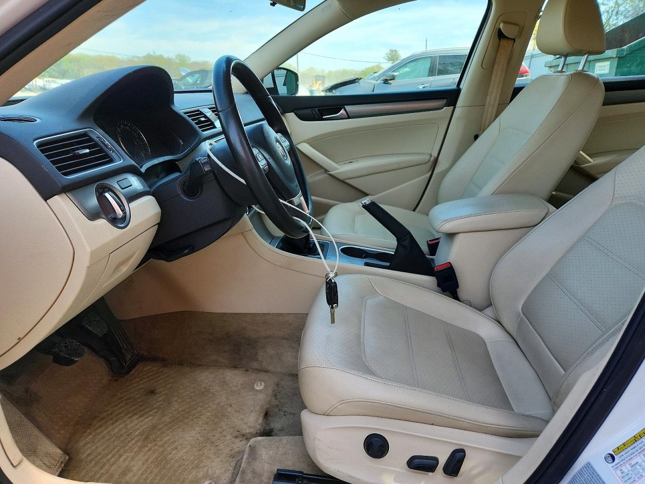 2015 VOLKSWAGEN PASSAT SE photo 13