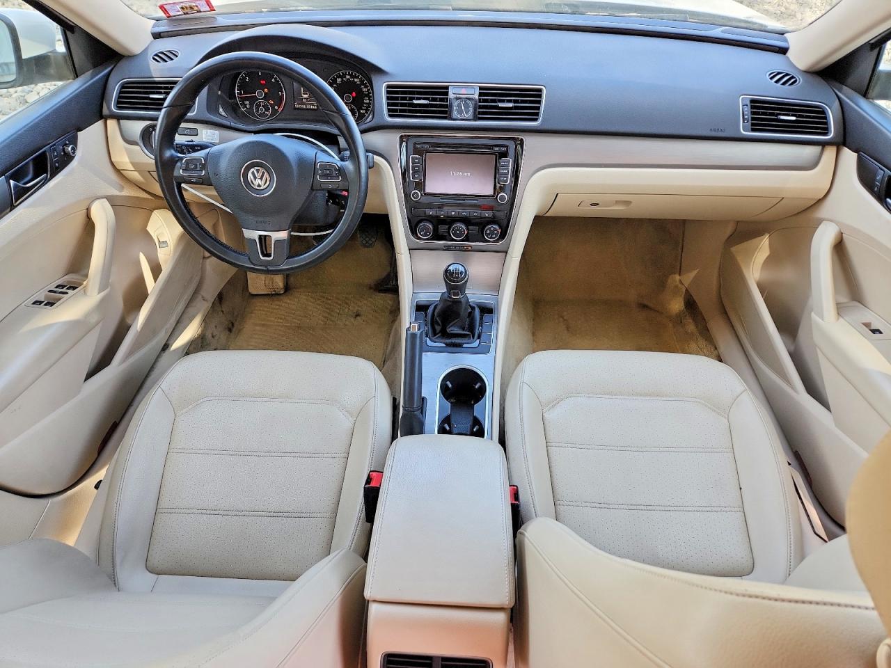2015 VOLKSWAGEN PASSAT SE photo 15