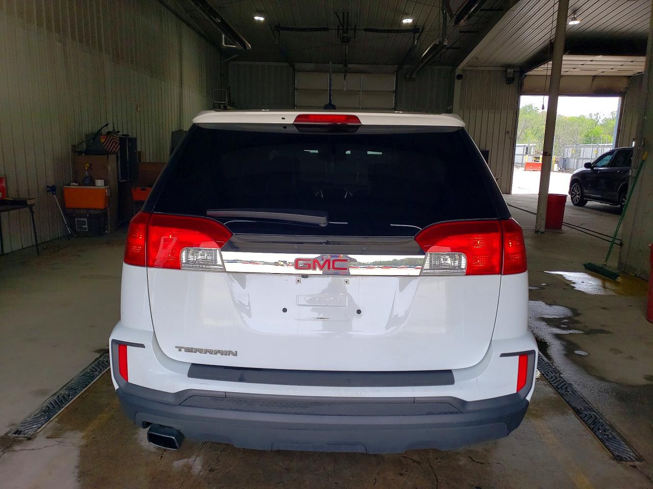 2017 GMC TERRAIN SLE photo 16