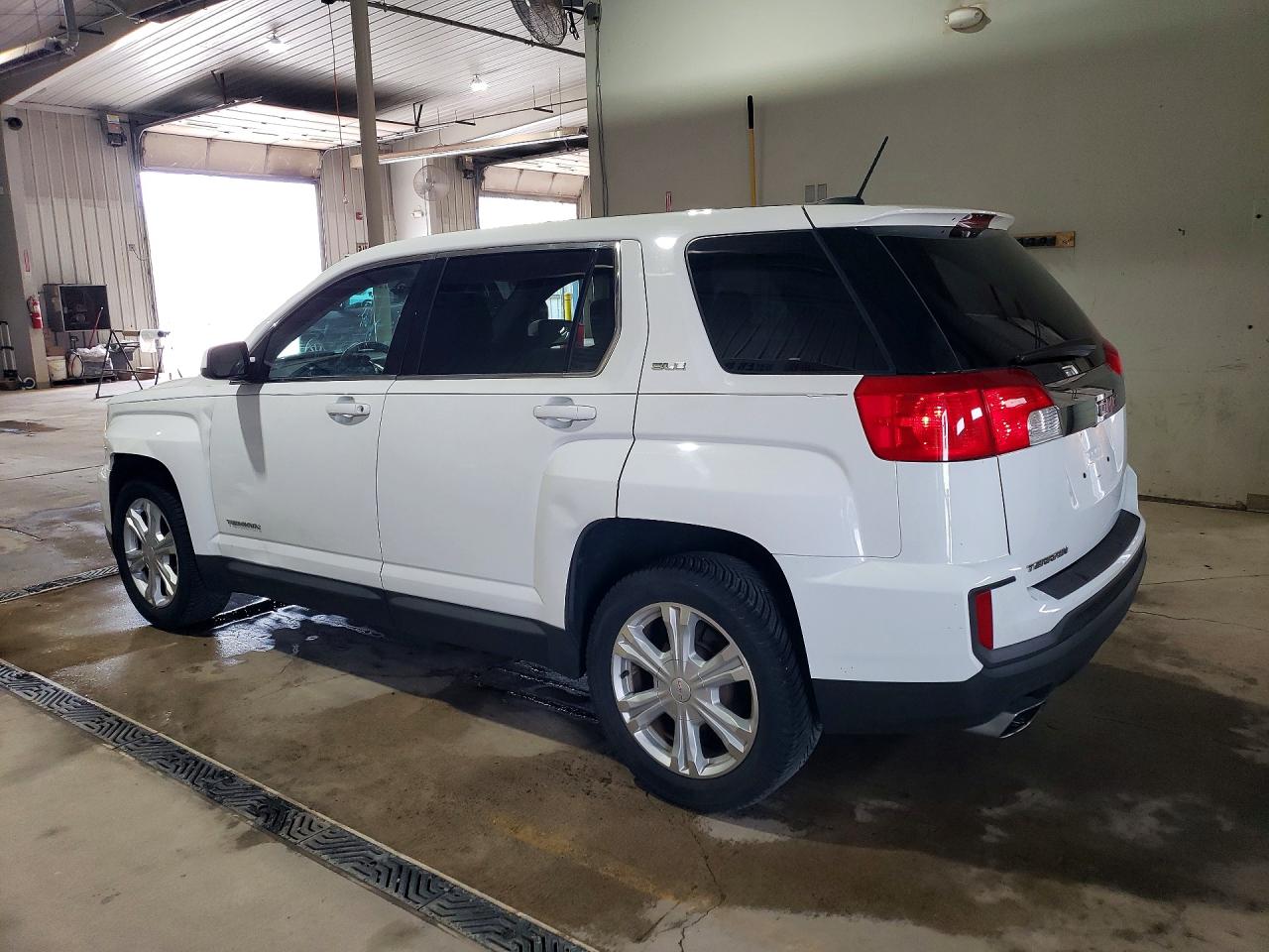 2017 GMC TERRAIN SLE photo 4