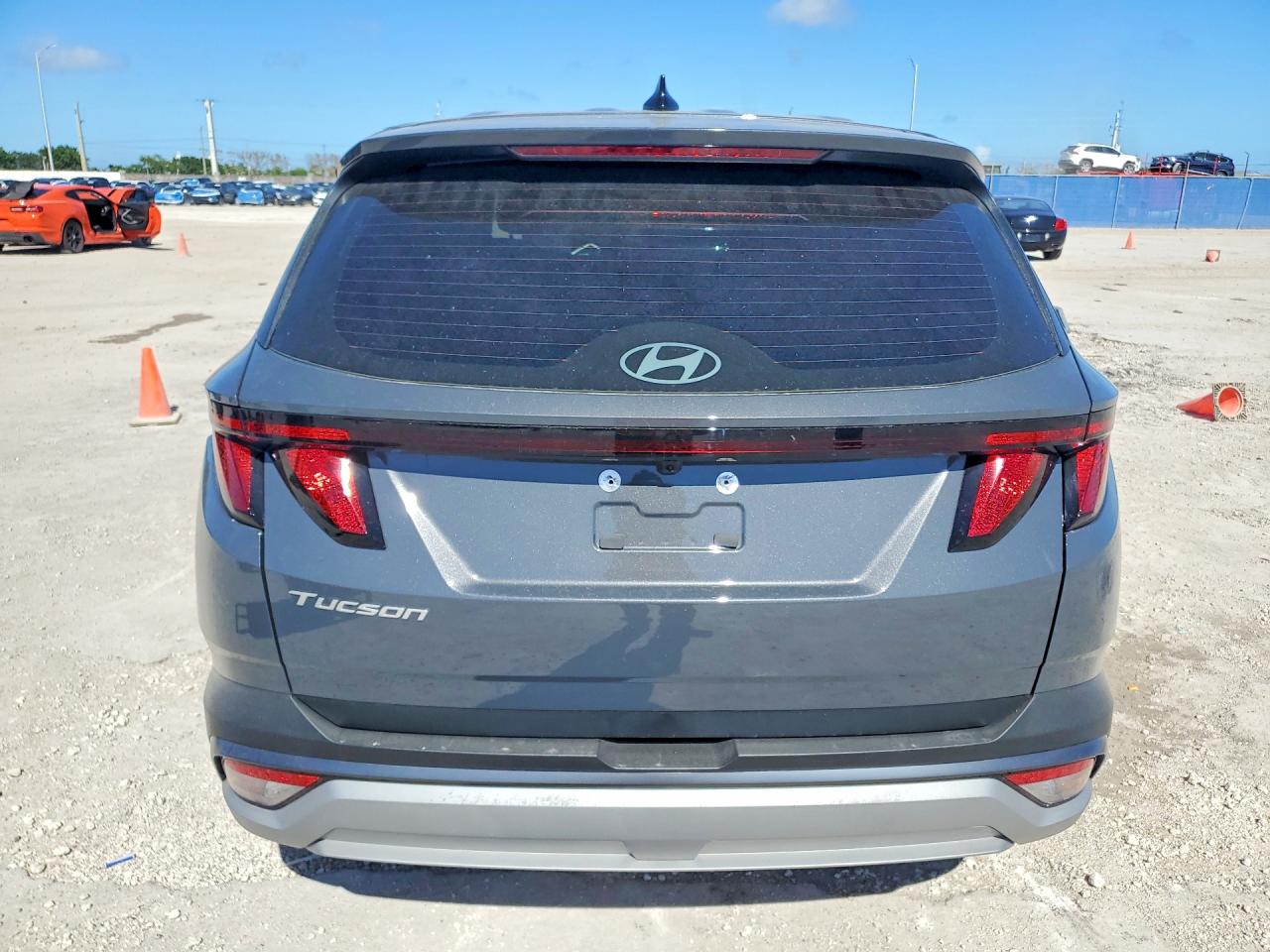 2026 HYUNDAI TUCSON SE photo 11