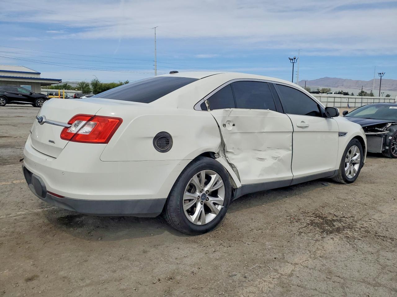 2011 FORD TAURUS SEL photo 5