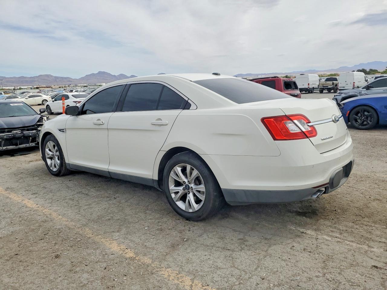 2011 FORD TAURUS SEL photo 3