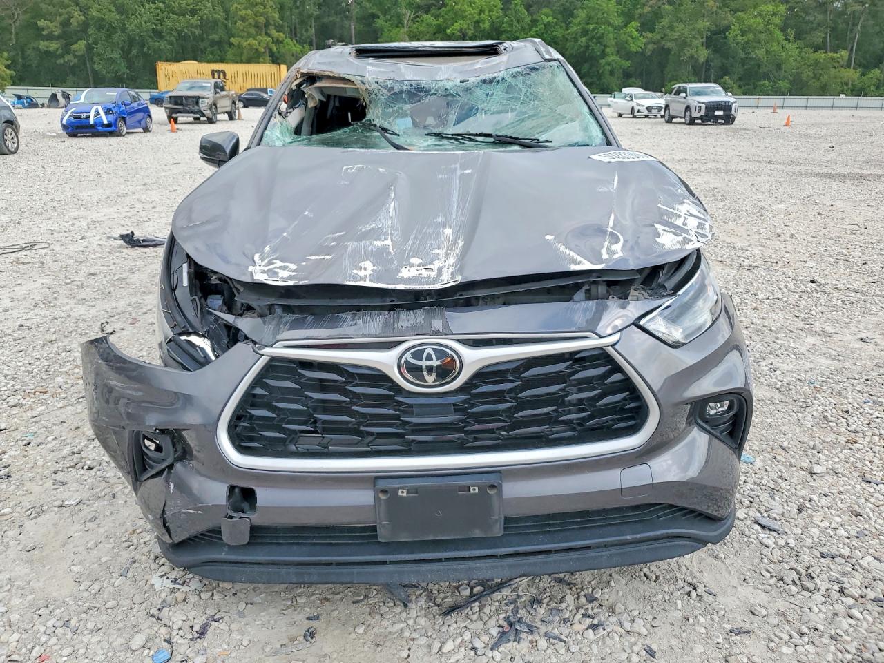 2023 TOYOTA HIGHLANDER XLE photo 5