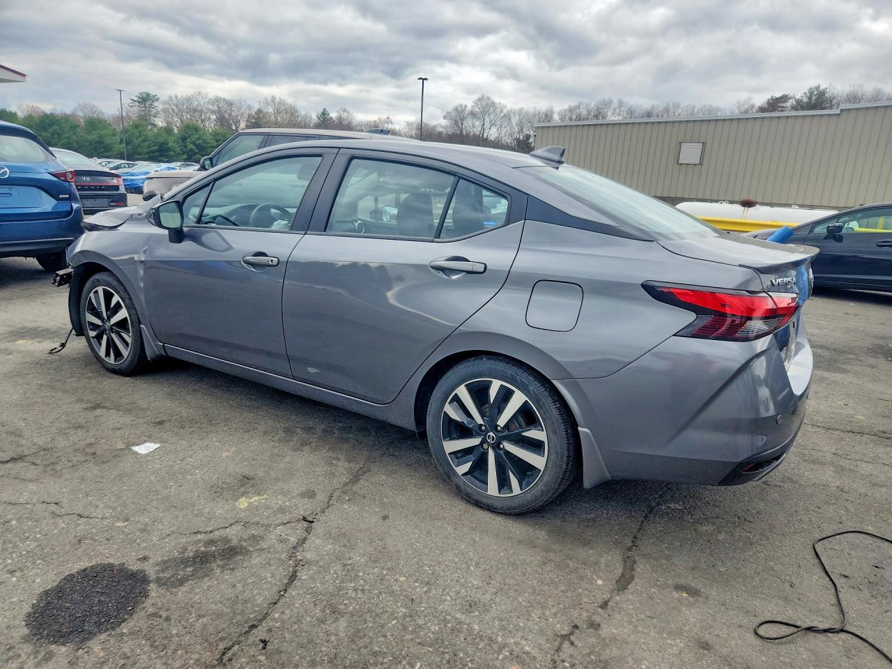 2021 NISSAN VERSA SR photo 3