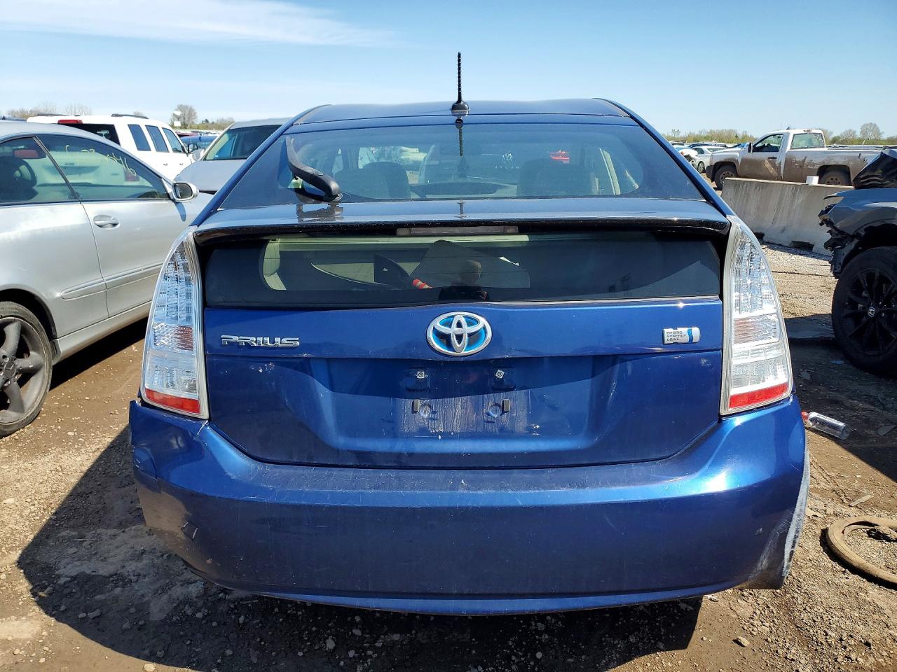 2011 TOYOTA PRIUS TWO photo 16