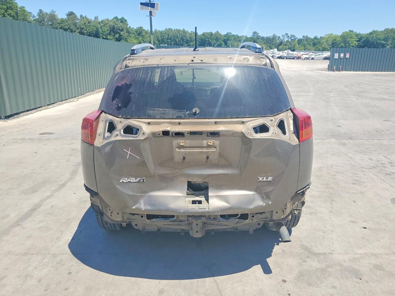 2013 TOYOTA RAV4 XLE photo 11