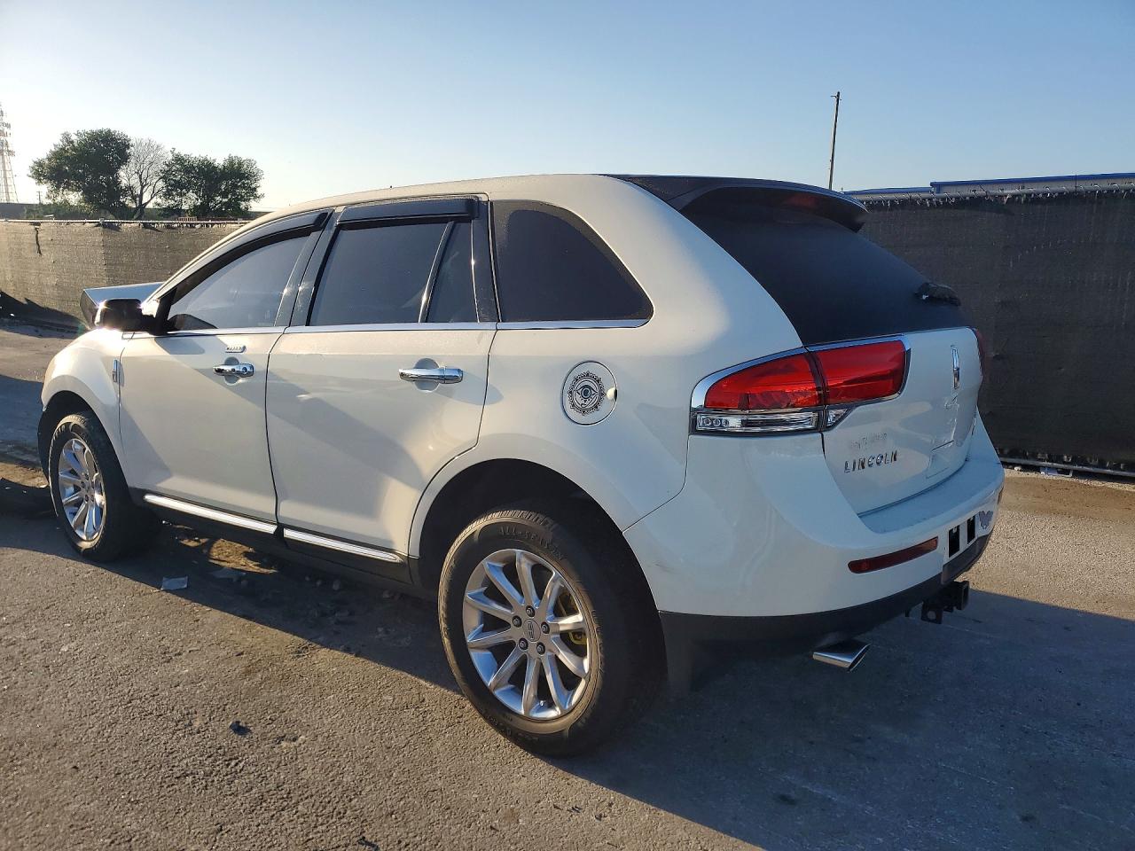 2013 LINCOLN TOWNHOUSE MKX photo 4