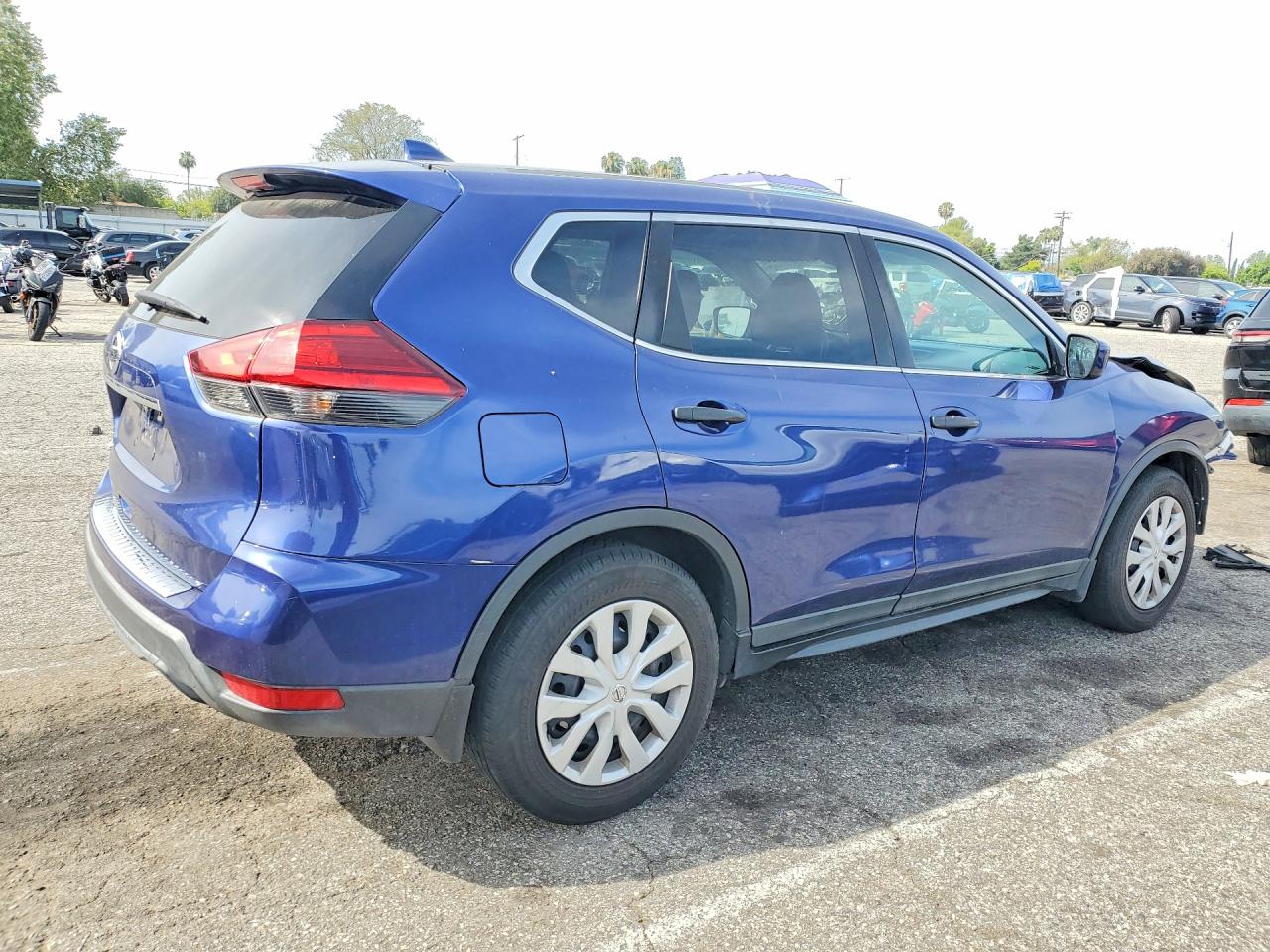 2017 NISSAN ROGUE SV photo 5