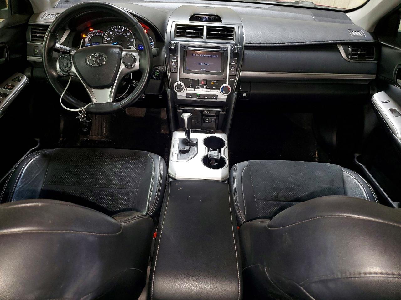 2014 TOYOTA CAMRY SE photo 8