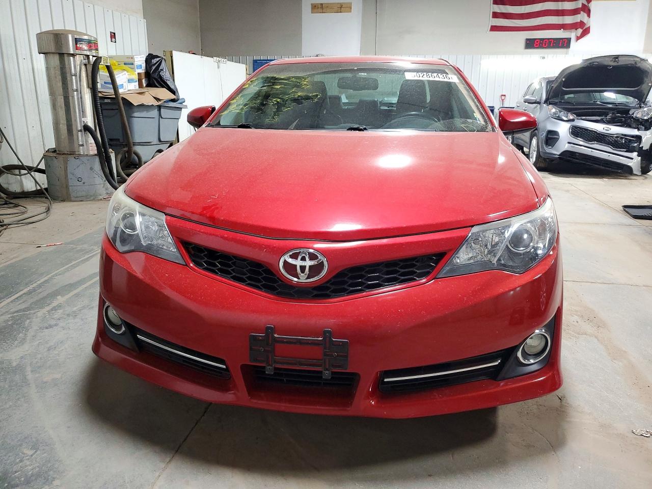 2014 TOYOTA CAMRY SE photo 5