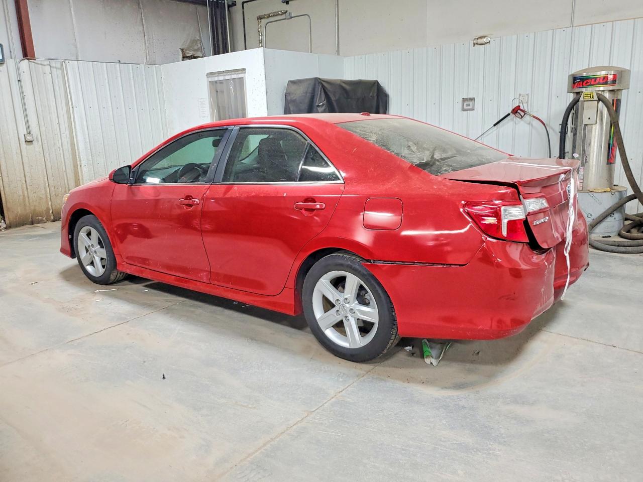 2014 TOYOTA CAMRY SE photo 2