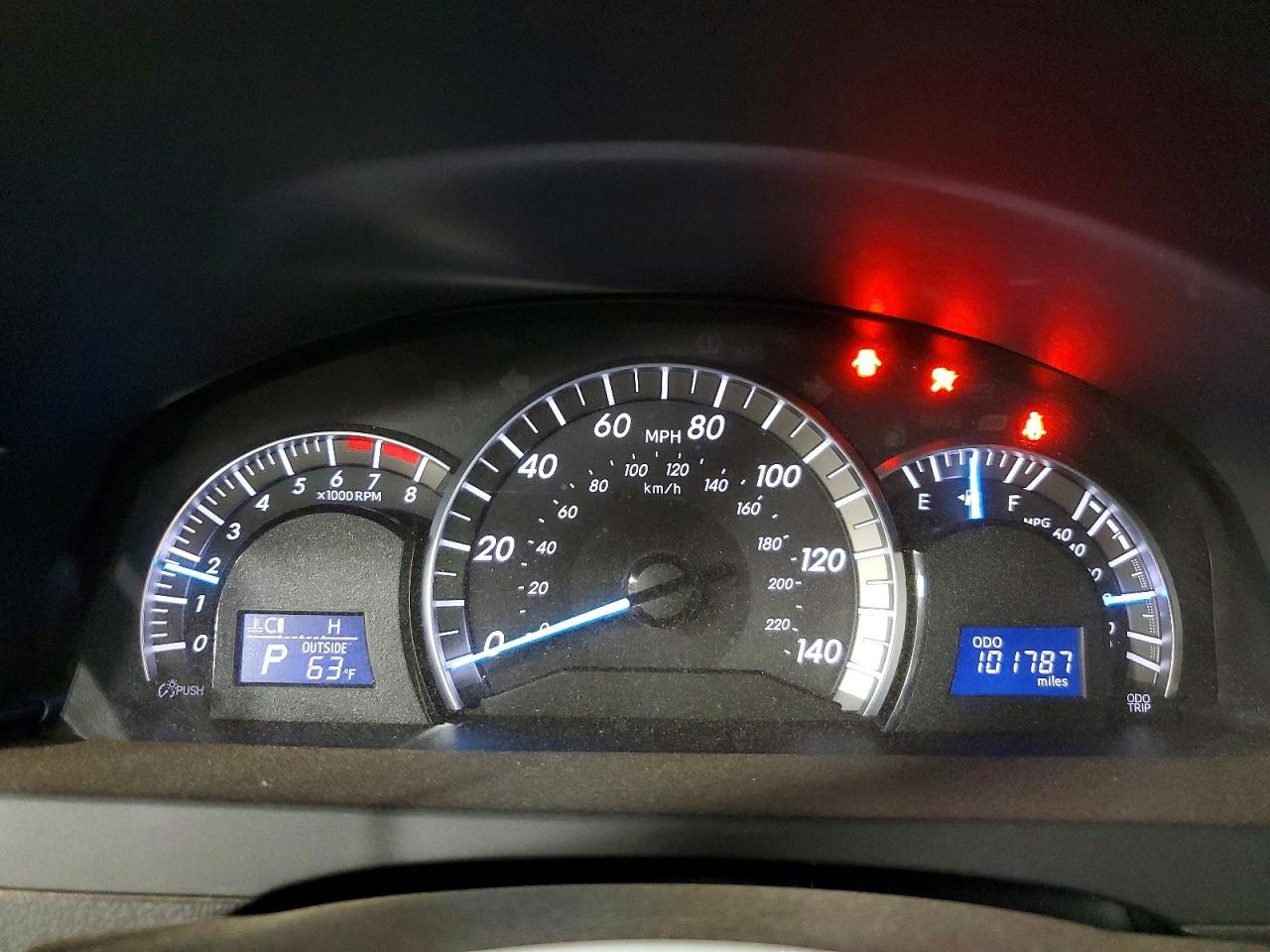 2014 TOYOTA CAMRY SE photo 9