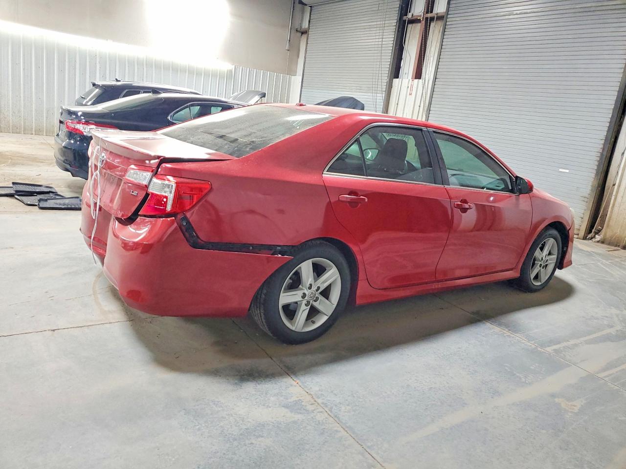 2014 TOYOTA CAMRY SE photo 3