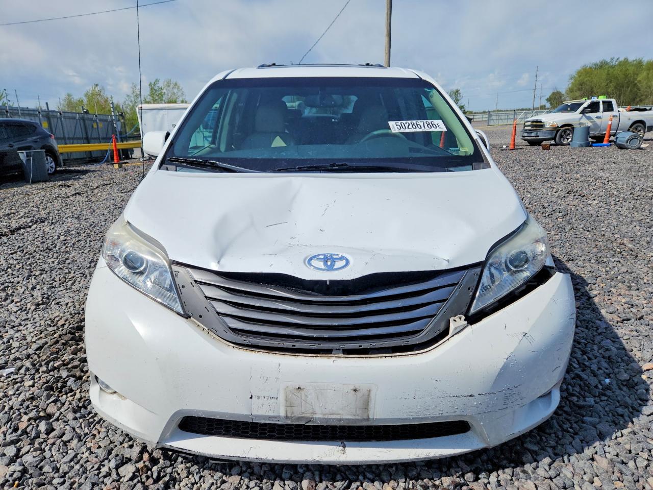 2014 TOYOTA SIENNA XLE 8-PASSENGER photo 13