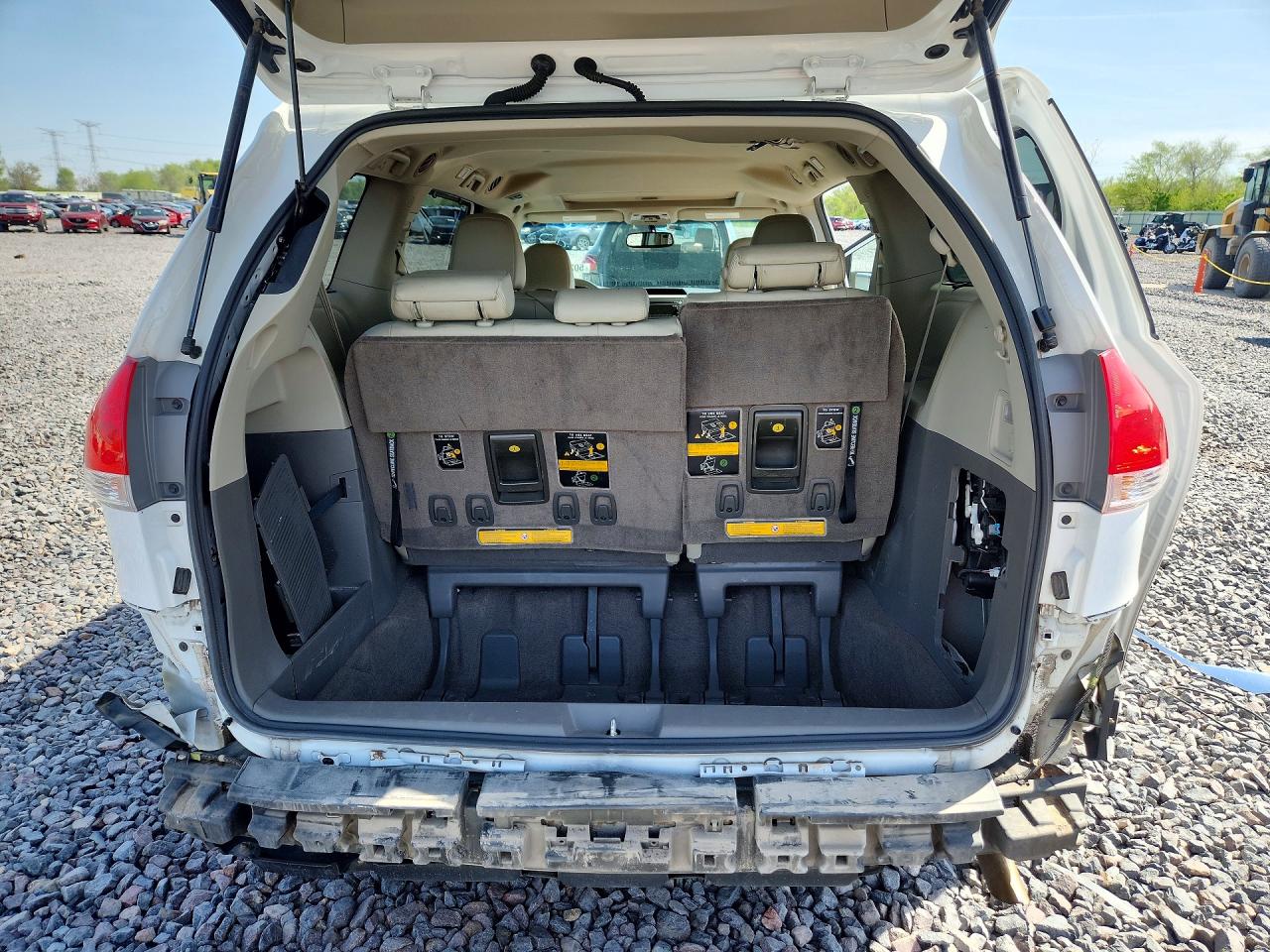 2014 TOYOTA SIENNA XLE 8-PASSENGER photo 16