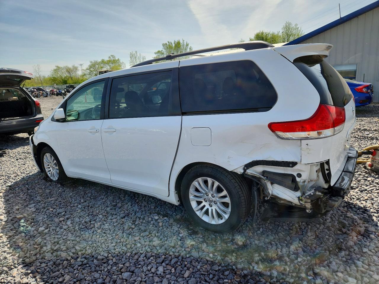 2014 TOYOTA SIENNA XLE 8-PASSENGER photo 4