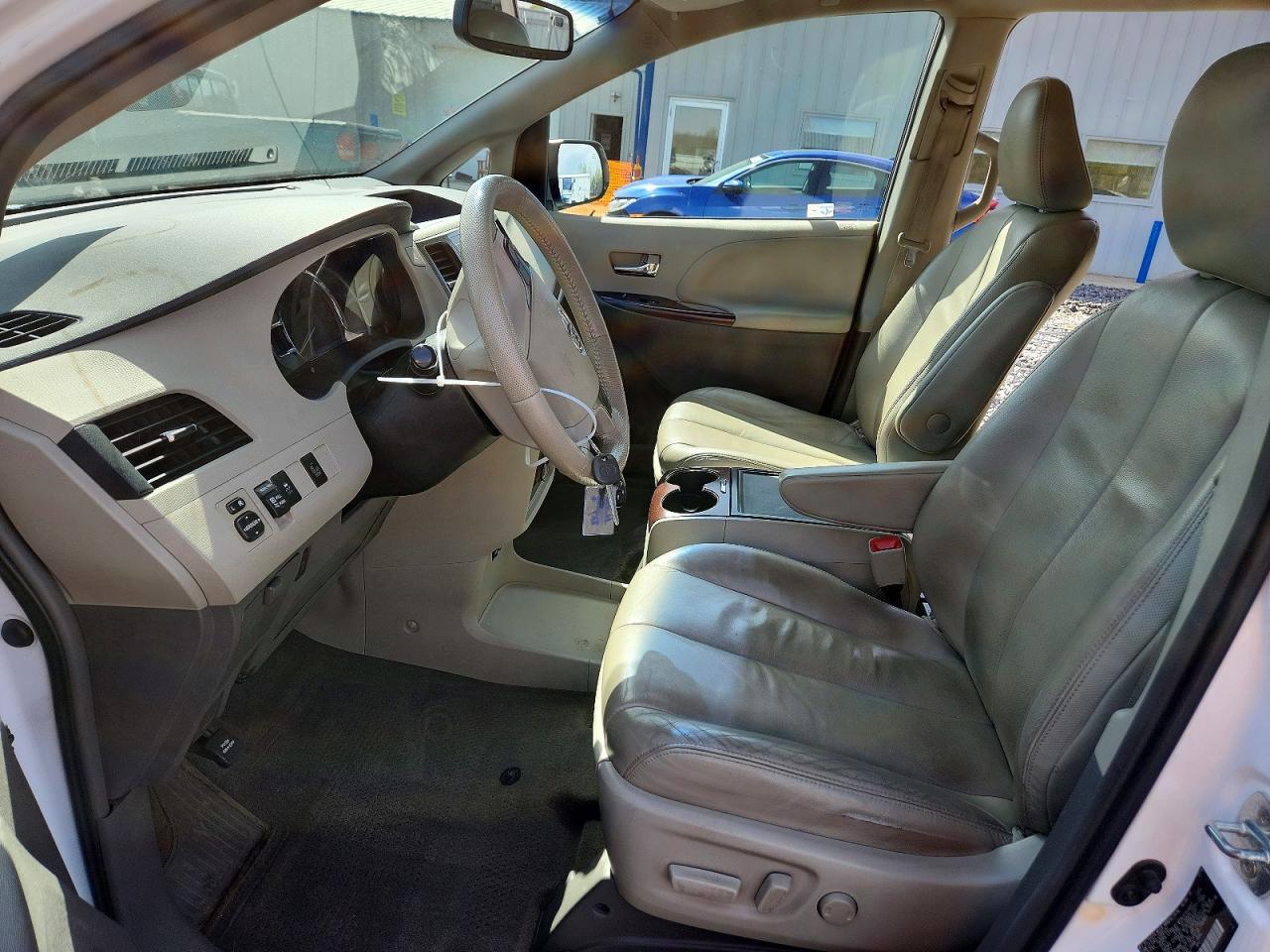 2014 TOYOTA SIENNA XLE 8-PASSENGER photo 19