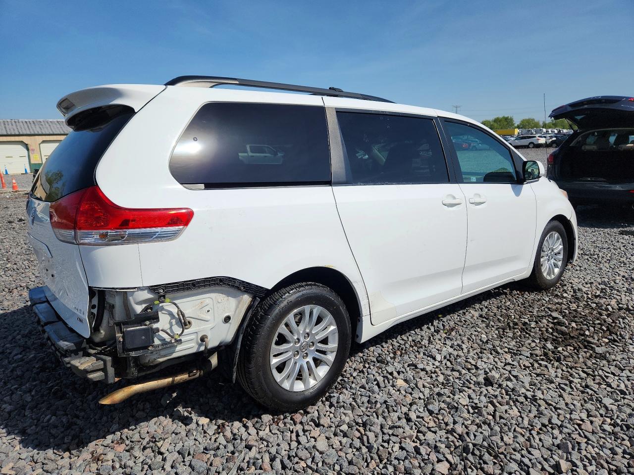 2014 TOYOTA SIENNA XLE 8-PASSENGER photo 7
