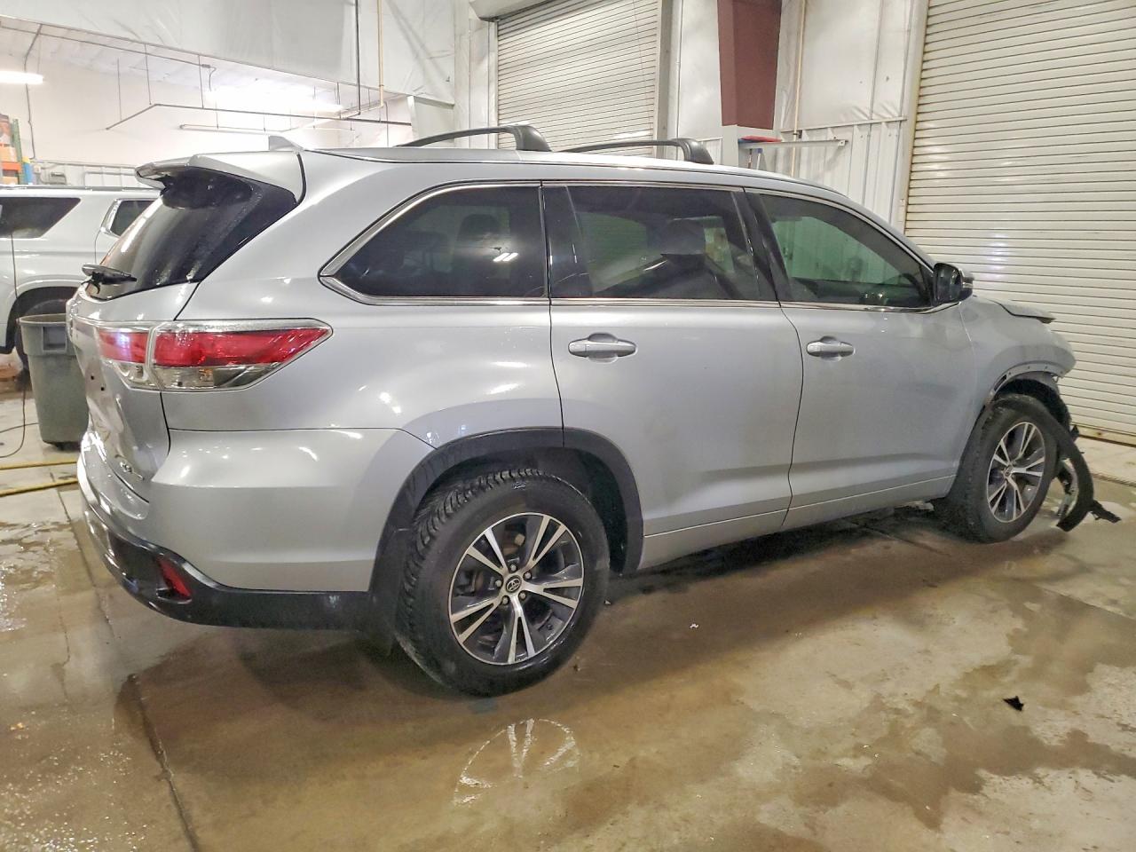 2016 TOYOTA HIGHLANDER XLE photo 5