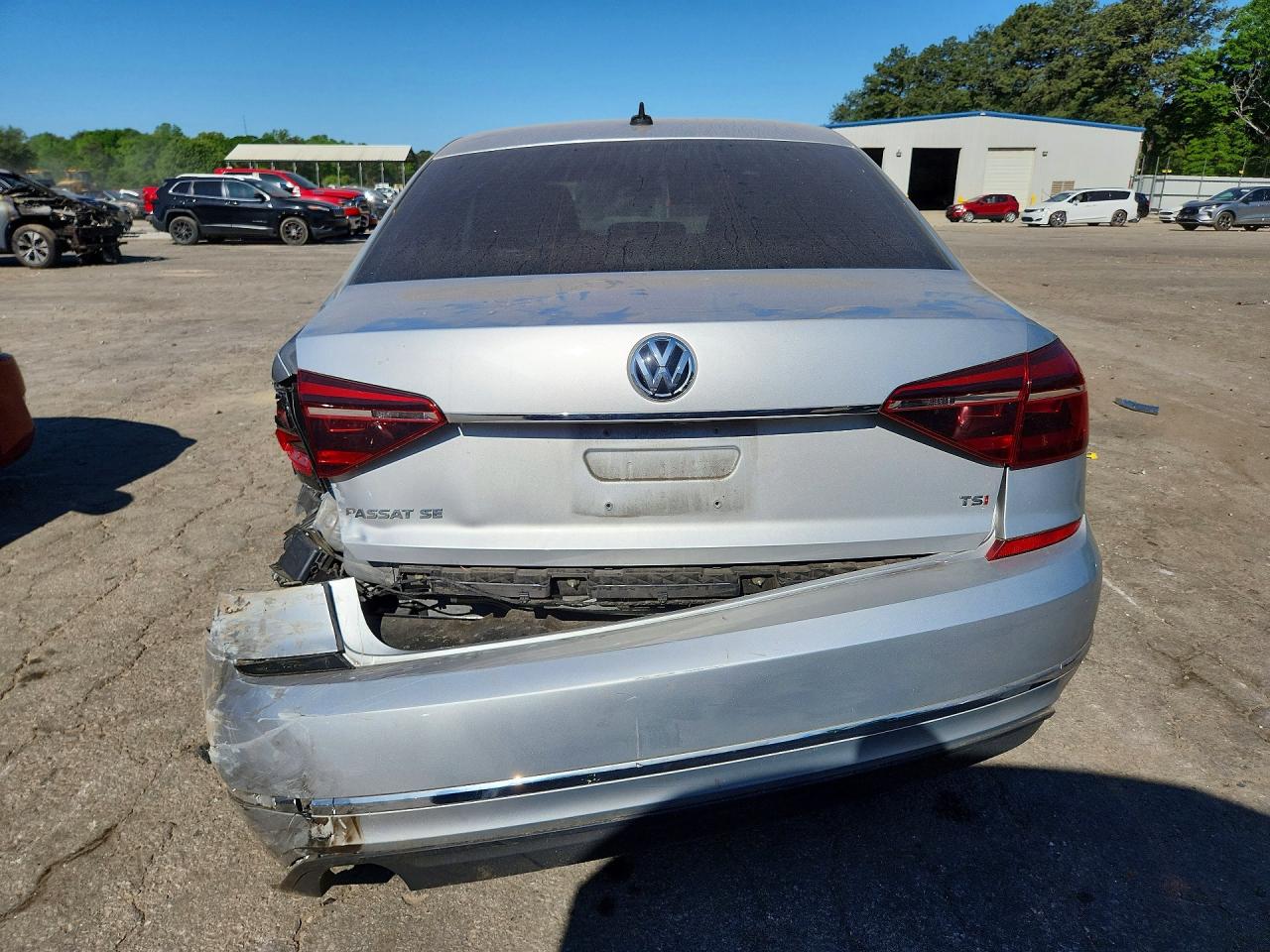 2018 VOLKSWAGEN PASSAT photo 6