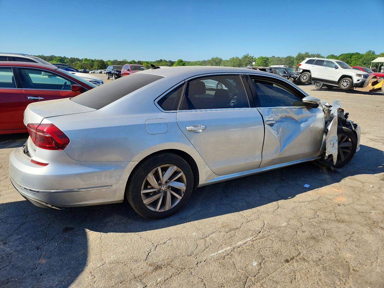 2018 VOLKSWAGEN PASSAT photo 3