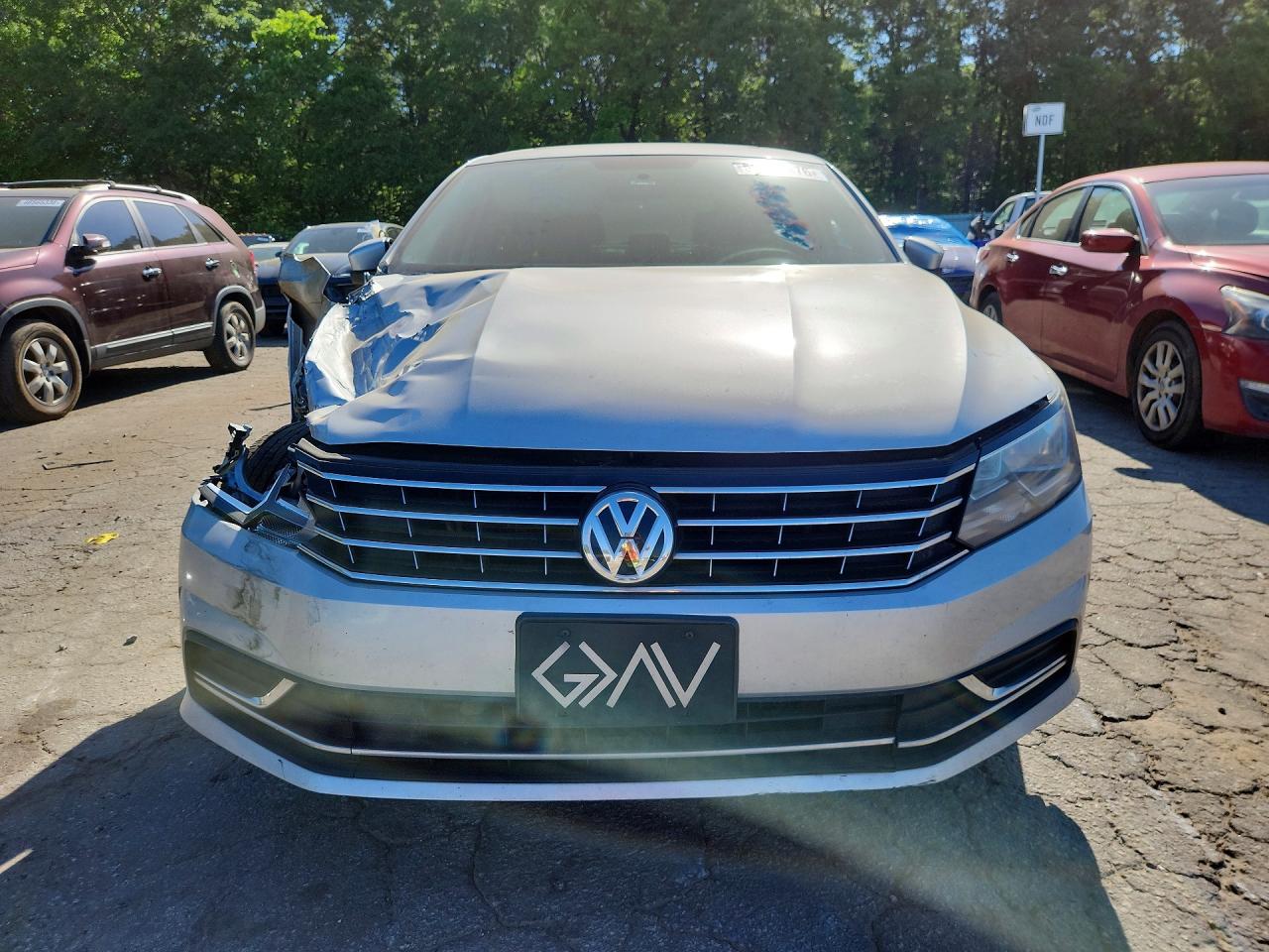 2018 VOLKSWAGEN PASSAT photo 5