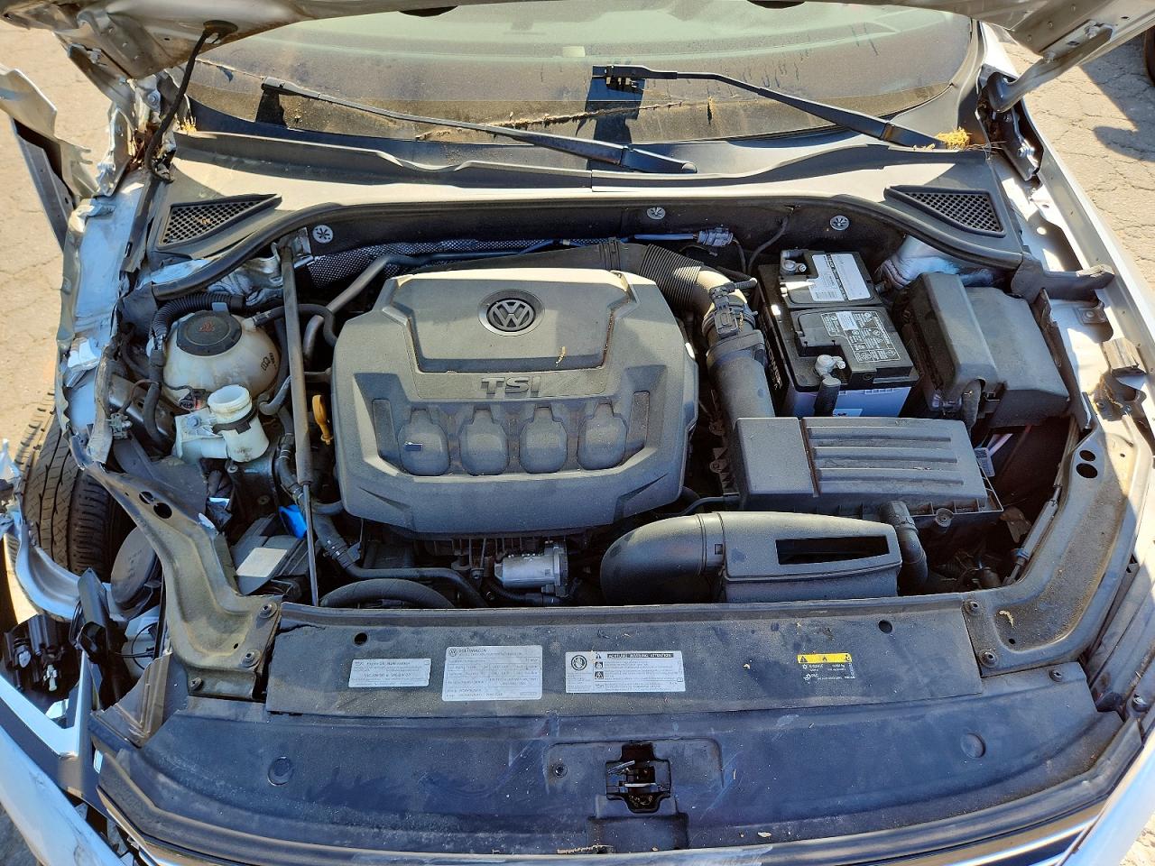 2018 VOLKSWAGEN PASSAT photo 11