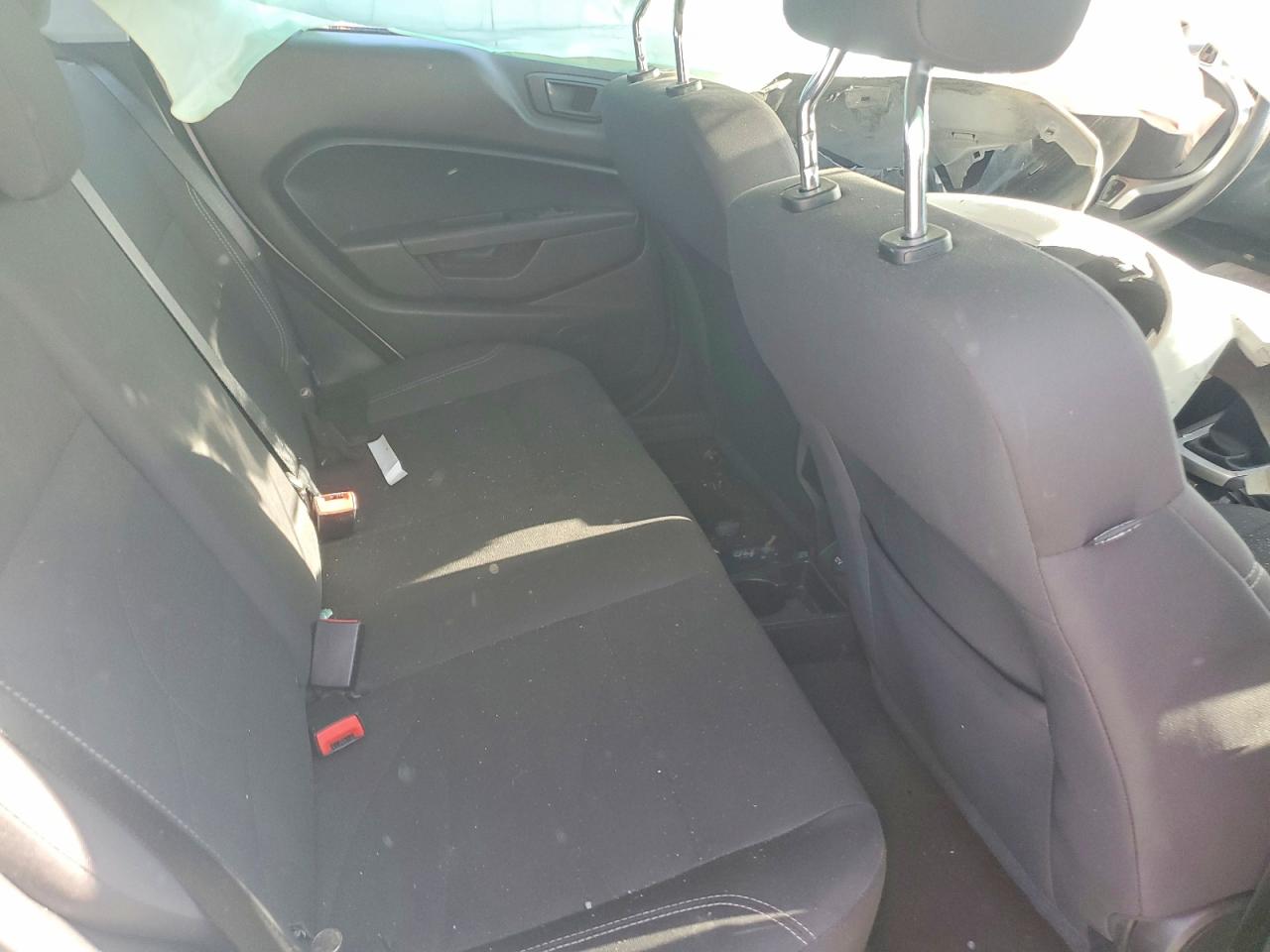 2018 FORD FIESTA SE photo 28