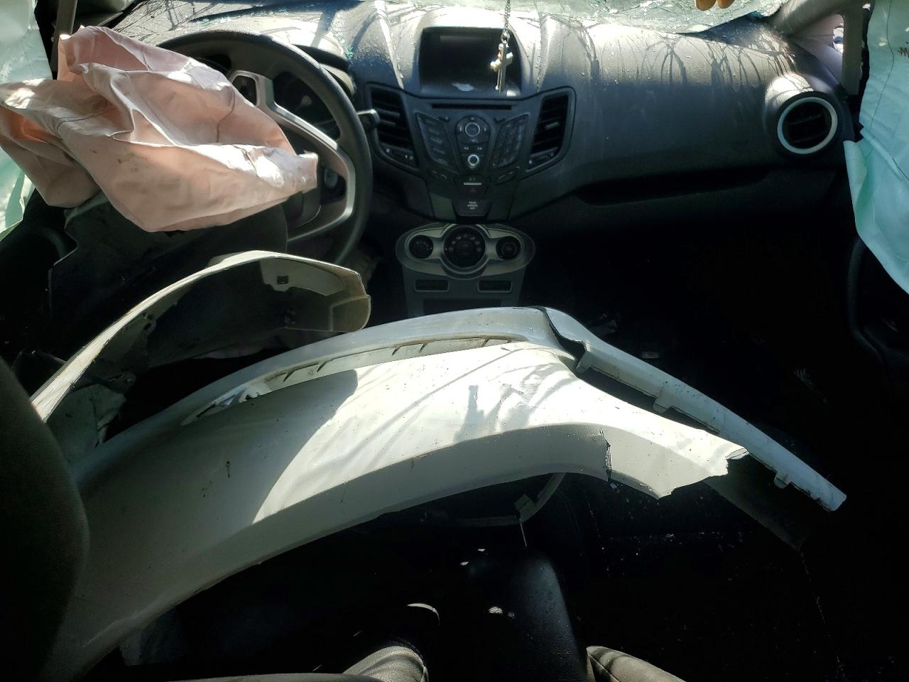 2018 FORD FIESTA SE photo 22