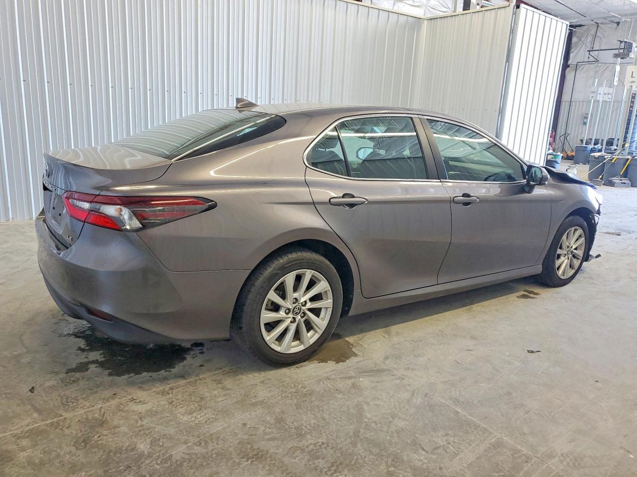 2021 TOYOTA CAMRY LE photo 5