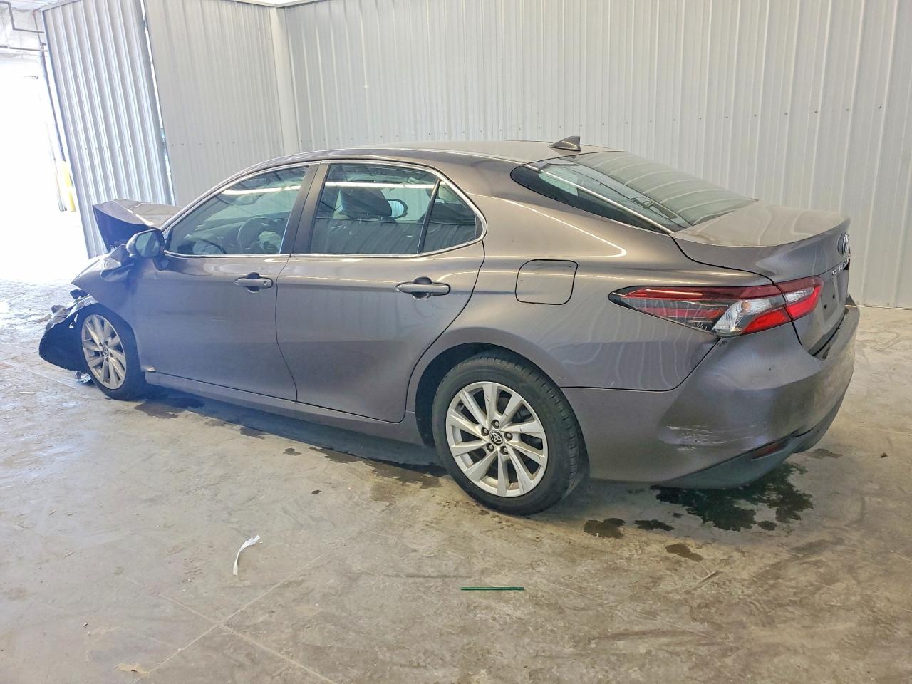 2021 TOYOTA CAMRY LE photo 3