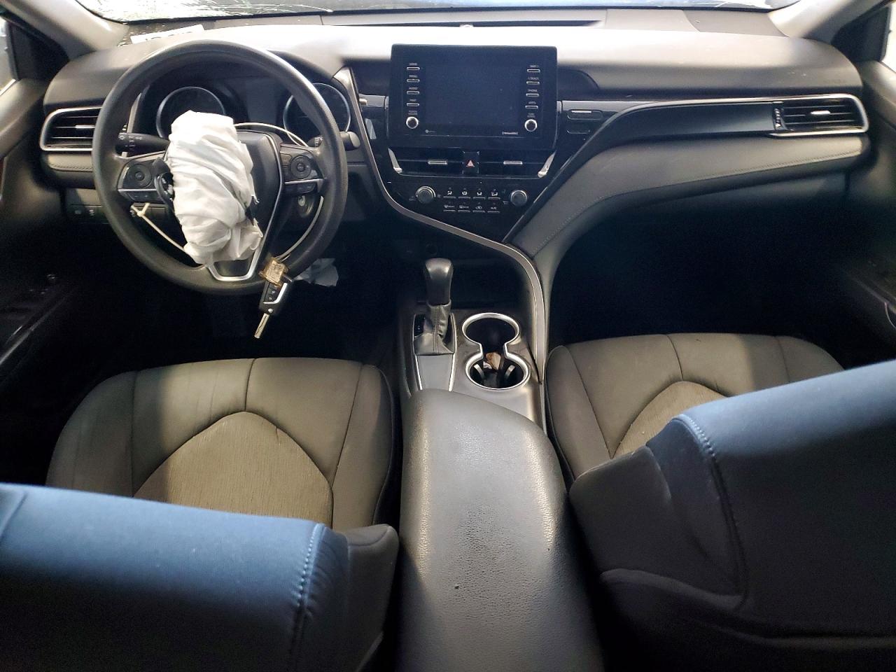 2021 TOYOTA CAMRY LE photo 15