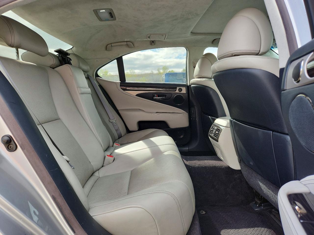 2013 LEXUS LS 460 photo 28