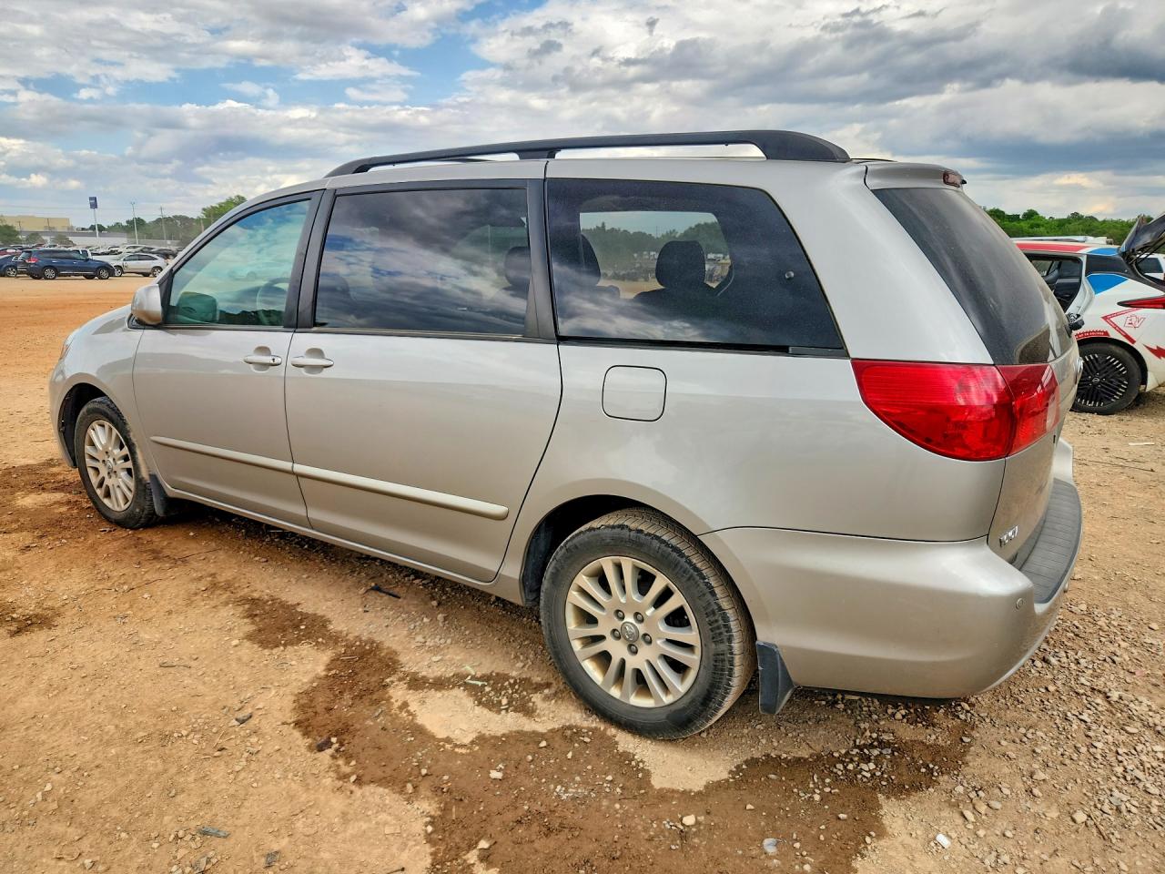 2008 TOYOTA SIENNA XLE photo 3