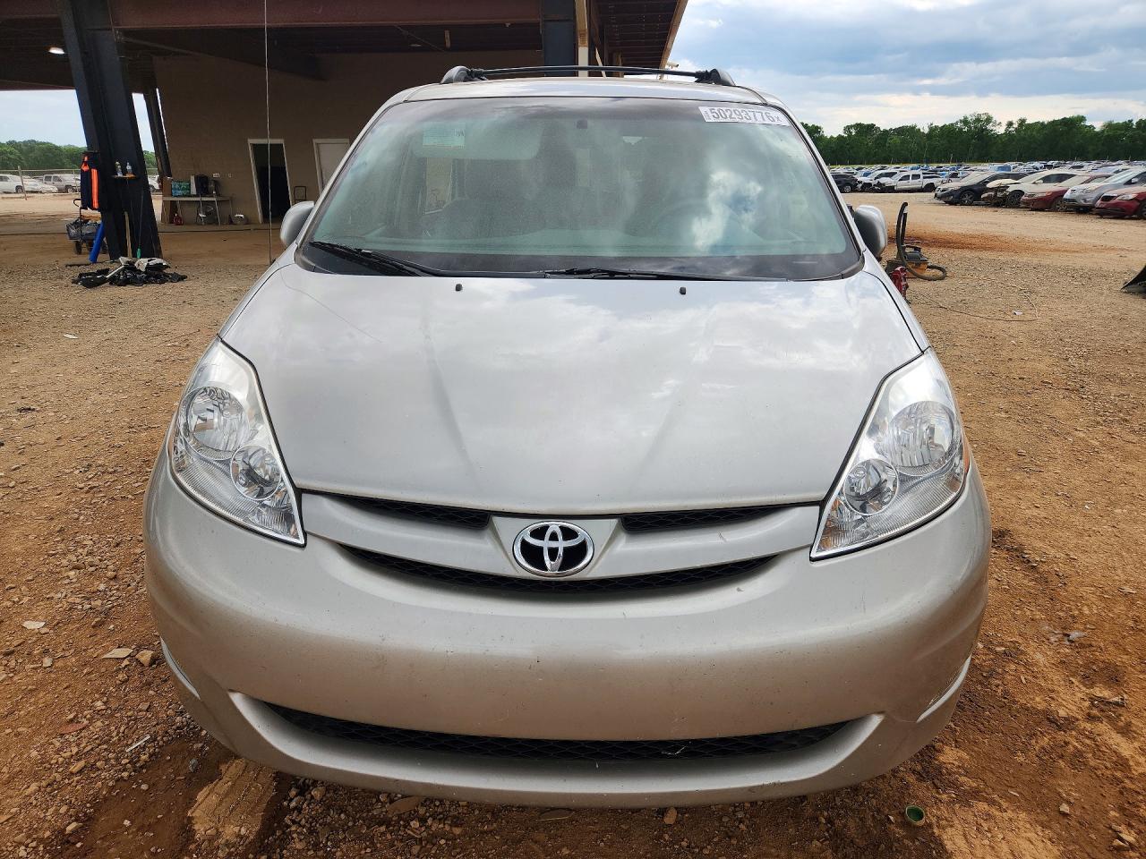 2008 TOYOTA SIENNA XLE photo 9