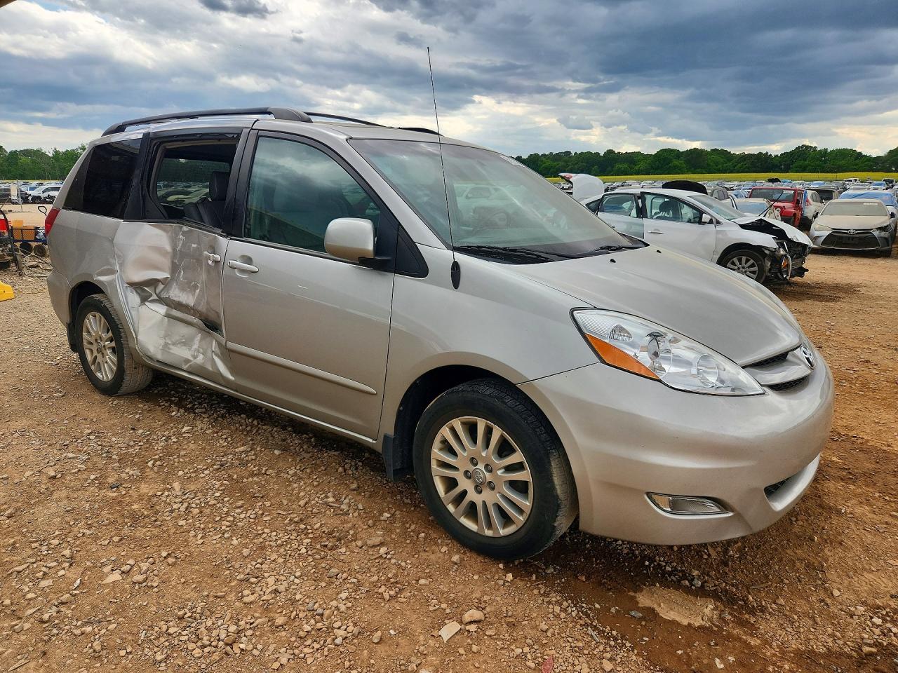 2008 TOYOTA SIENNA XLE photo 7