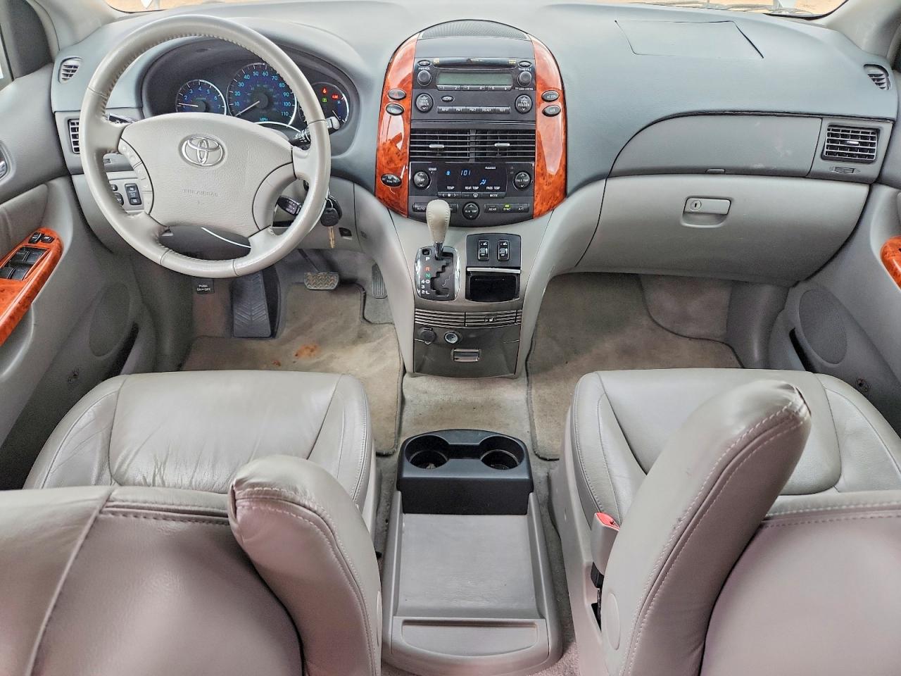 2008 TOYOTA SIENNA XLE photo 15