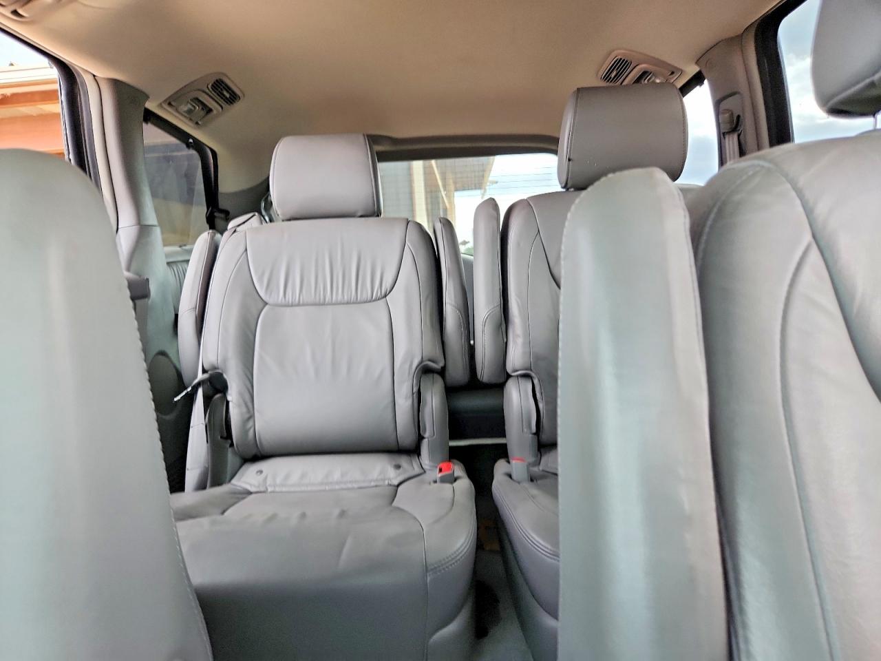 2008 TOYOTA SIENNA XLE photo 19