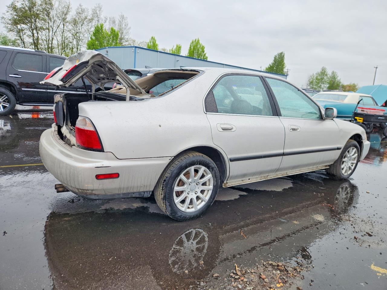 1997 HONDA ACCORD LX photo 3