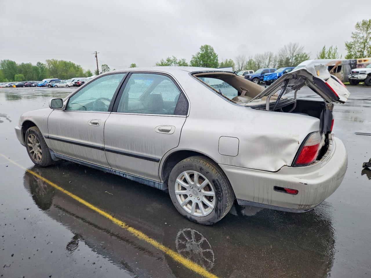 1997 HONDA ACCORD LX photo 2