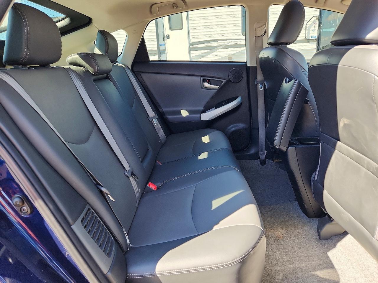 2013 TOYOTA PRIUS FOUR photo 28