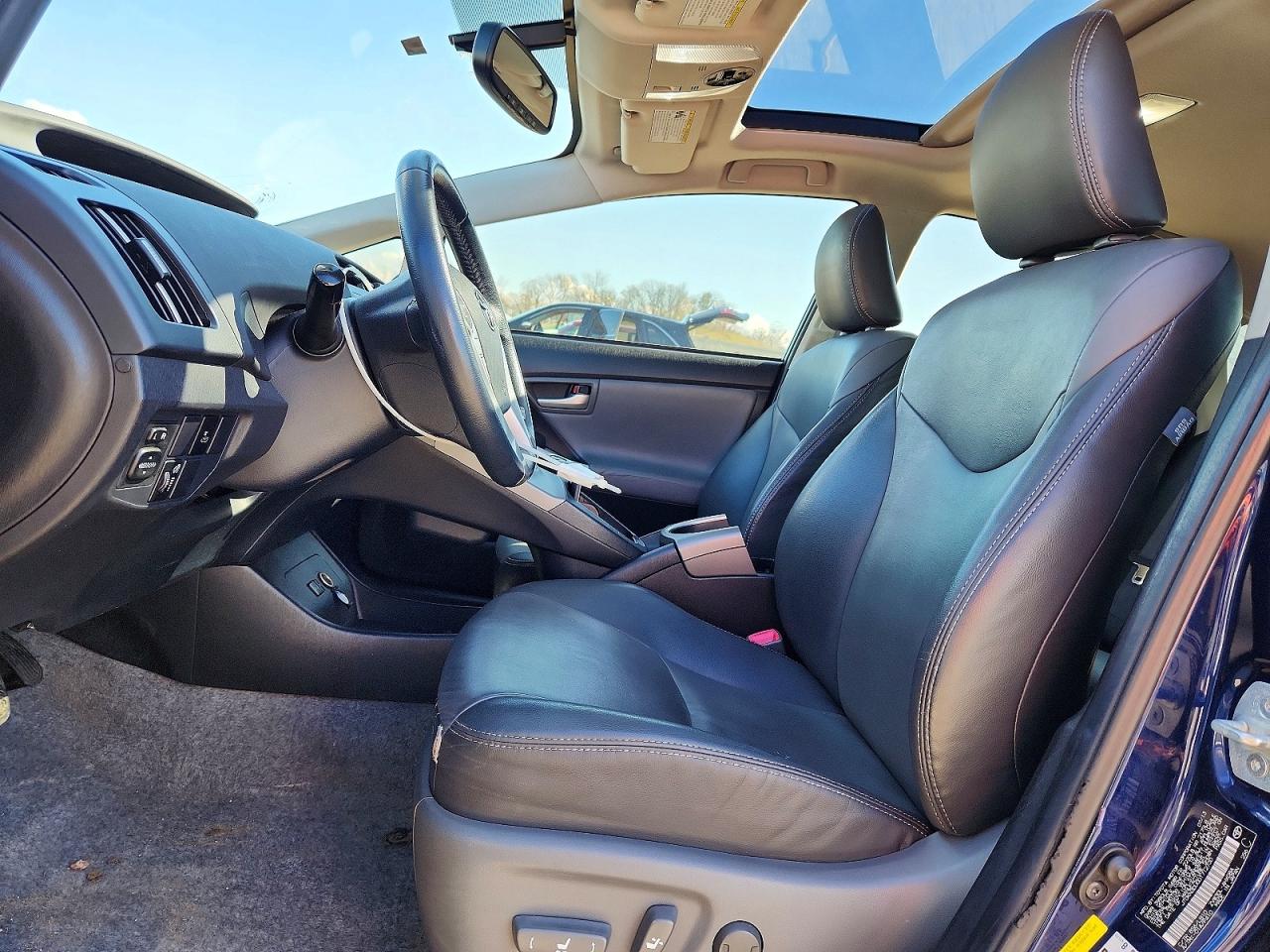 2013 TOYOTA PRIUS FOUR photo 19