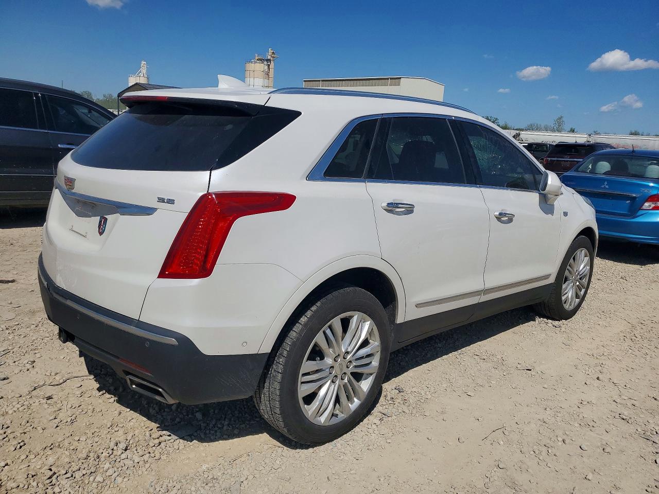 2018 CADILLAC XT5 PREMIUM LUXURY photo 3