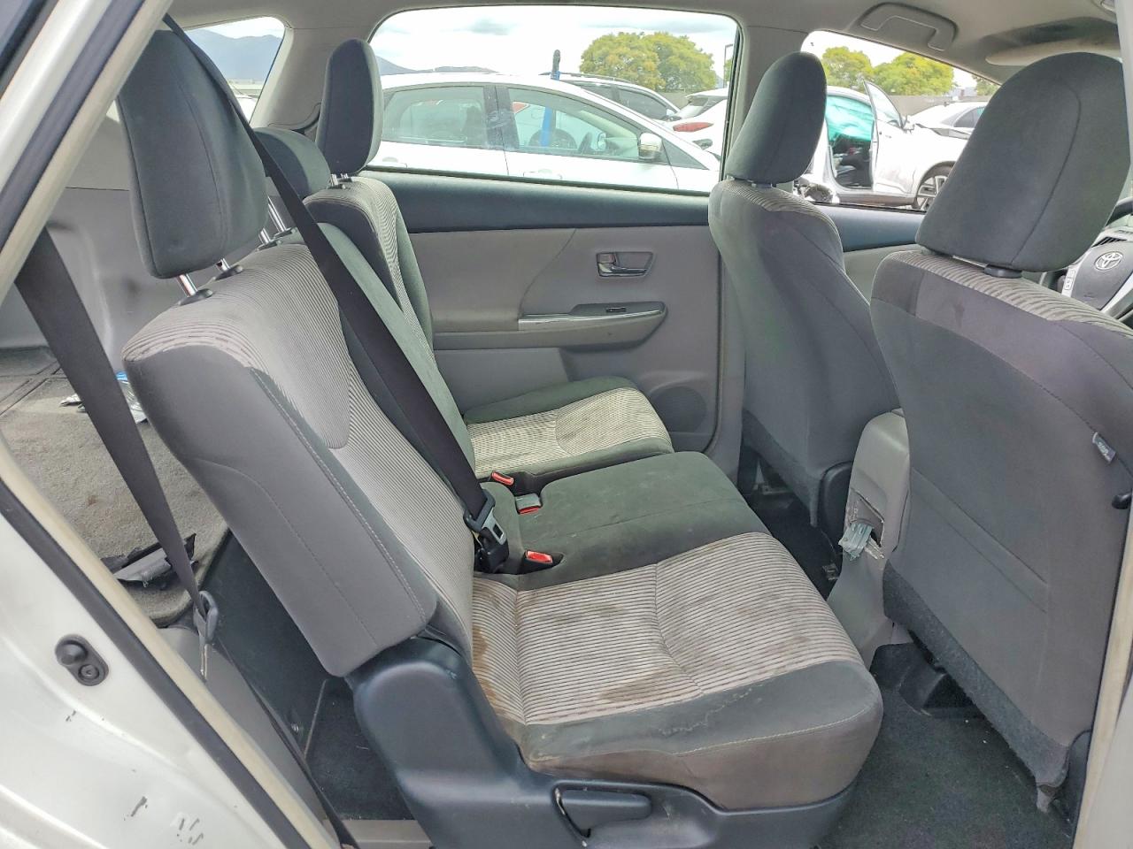 2015 TOYOTA PRIUS photo 19