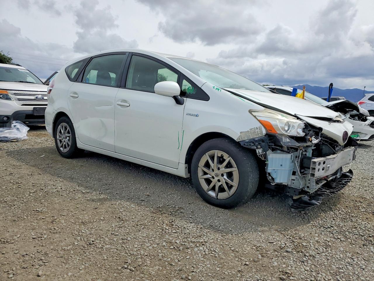 2015 TOYOTA PRIUS photo 7