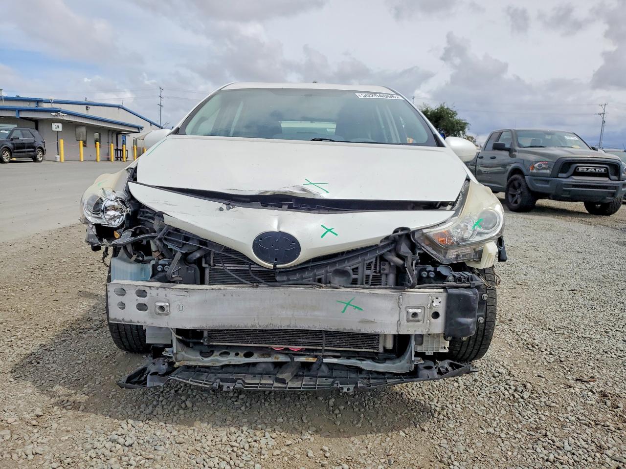 2015 TOYOTA PRIUS photo 9